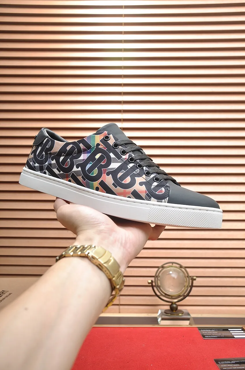 Men's shoes💰480💶[Burberry] (cowhide lining) classic low-top sneakers｜Imported cowhide with classic plaid fabric｜Cow leather lining｜Original outsole｜Fine workmanship and comfortable to wear Size: 38-44 (customized at 45)